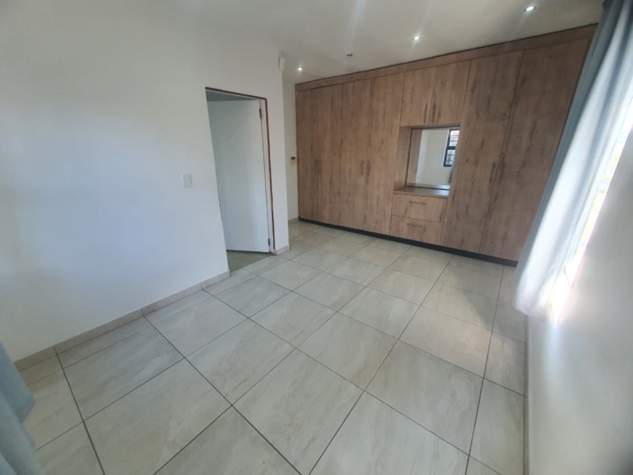 To Let 2 Bedroom Property for Rent in Bonza Bay Eastern Cape